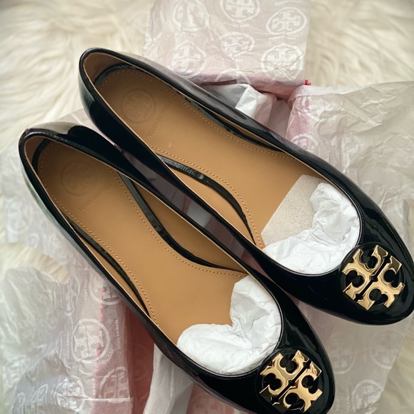 Claire Black Patent Leather w/ Gold Emblem - Picture 2 of 10